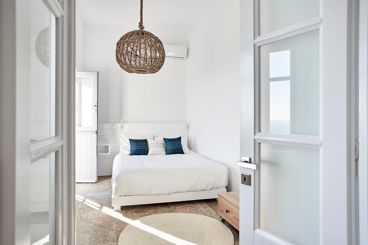Living Theros Luxury Suites Kardhiani ภายนอก รูปภาพ